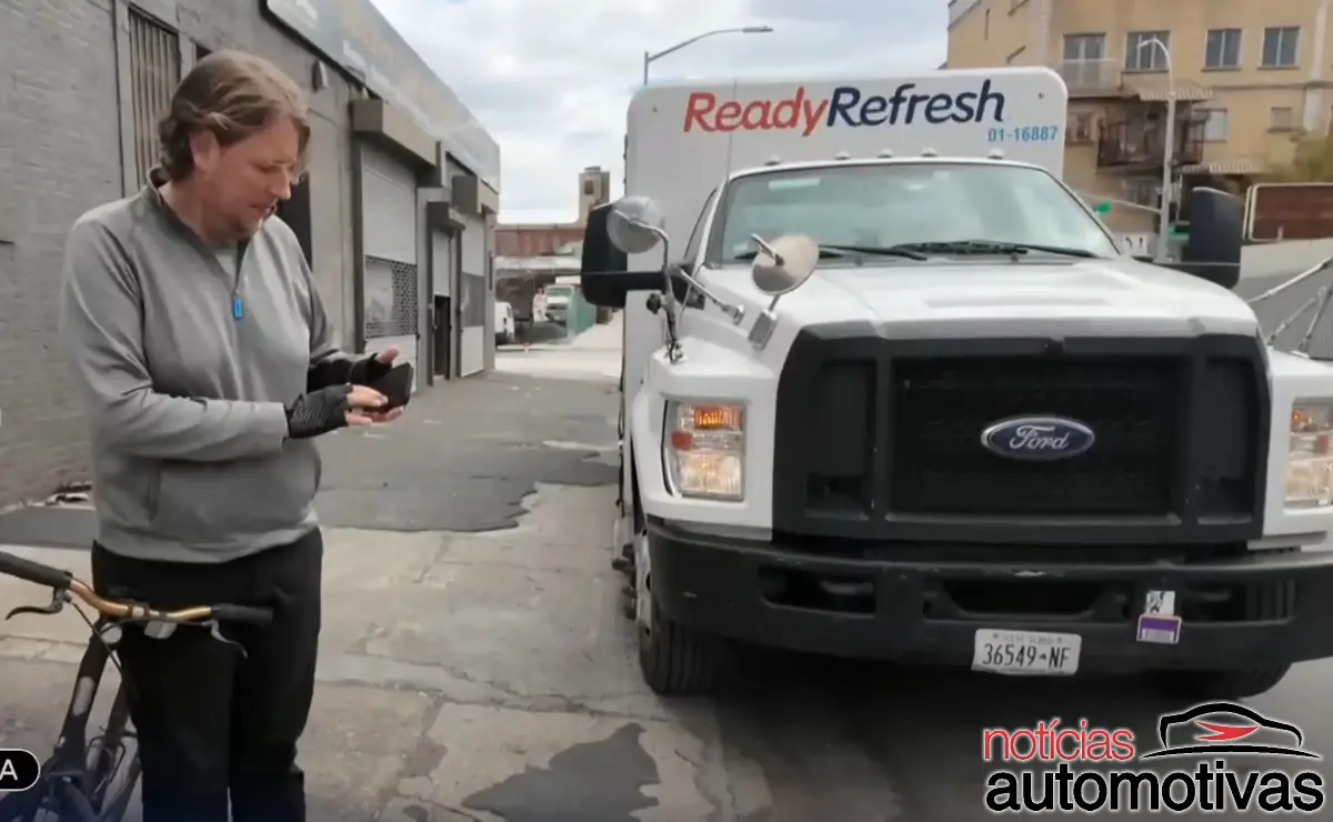 Este homem fatura mais de R$ 555 mil por ano caçando caminhões parados com motor ligado em Nova York
