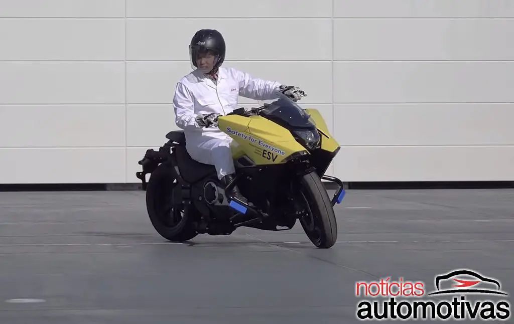 Honda Riding Assist: la motocicleta se mantiene erguida, incluso cuando está parada 