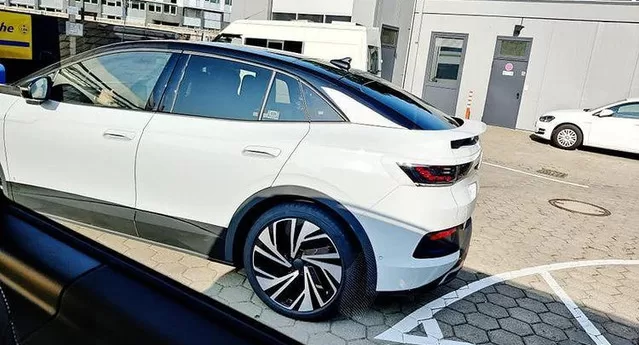 Volkswagen ID.5 GTX é flagrado na Europa 