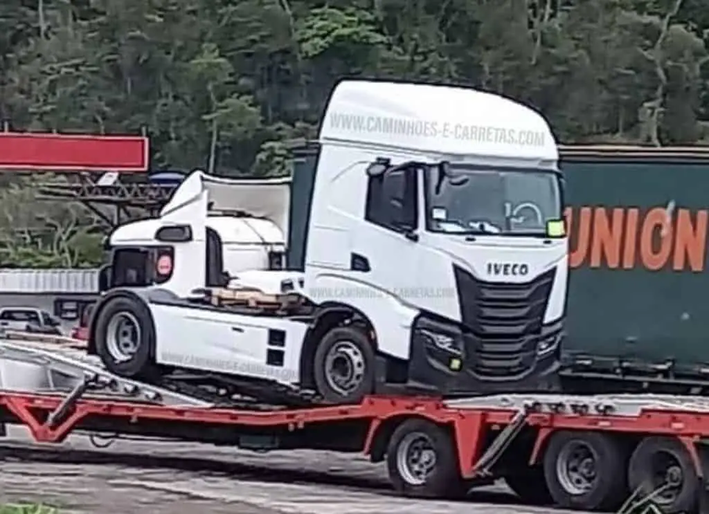 Iveco S-Way: novo caminhão é flagrado em MG