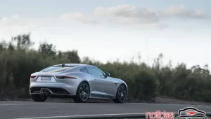 Jaguar F-Type: versões, equipamentos, motores, detalhes 