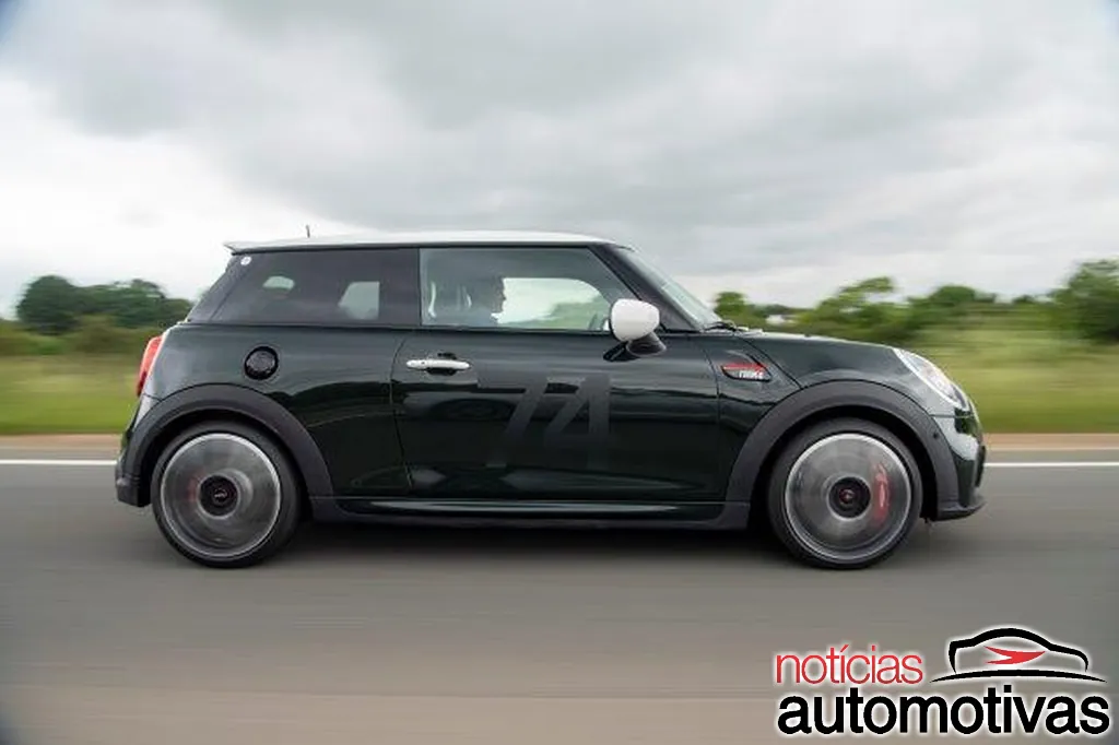 MINI Anniversary Edition usa mecânica do JCW e custa R$ 299.990 