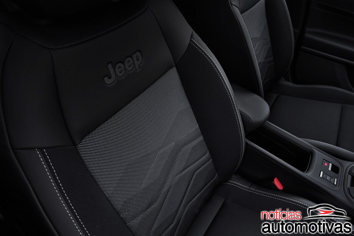 jeep avenger black edition 5