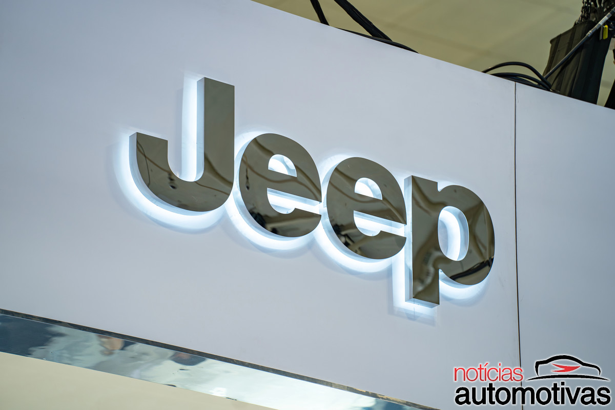 Mais de 1,3 milhão de Jeeps entram em recall mundial após relatos de fogo ligados à direção elétrica