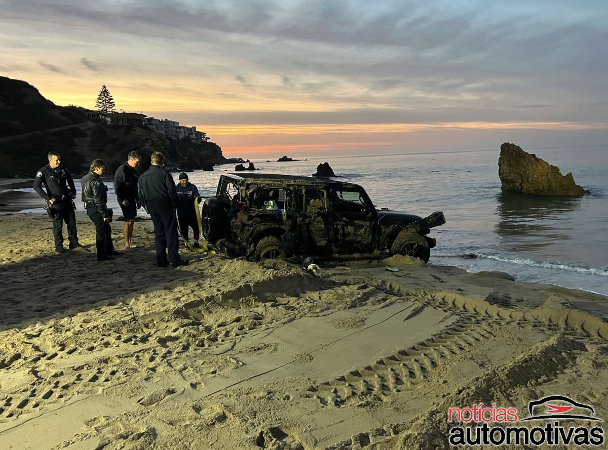 jeep wrangler dentro do mar 2