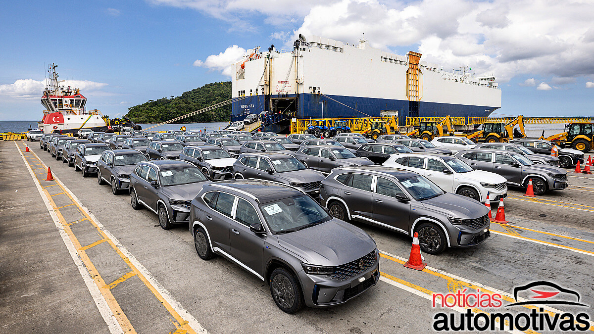Importado da Coreia do Sul, Renault Koleos desembarca seu primeiro lote no Brasil; SUV híbrido promete continuar mudança de perfil da francesa