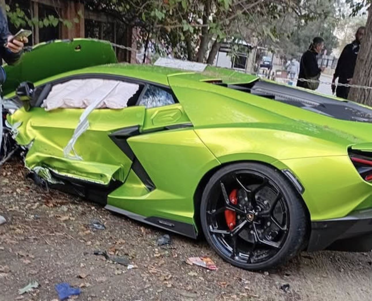 lamborghini revuelto destruido (2)