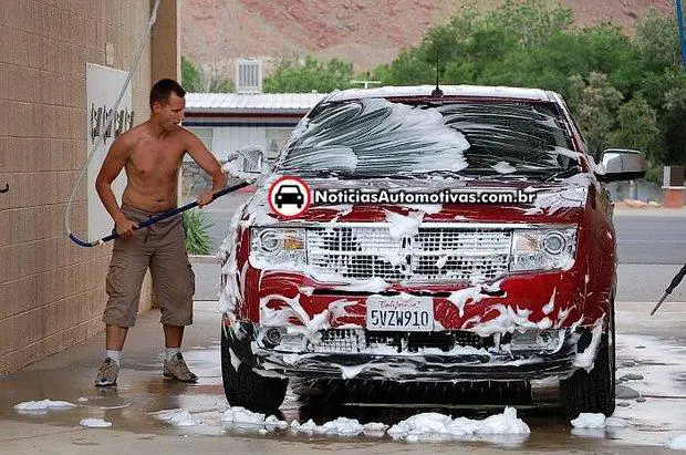 lavando-carro-limpar-vidro-carro-vinagre