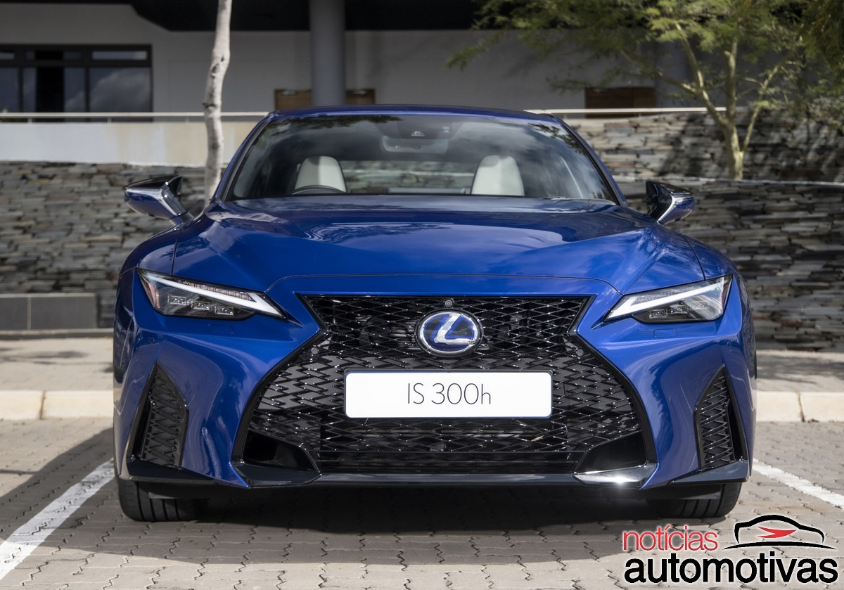 lexus is 300h 2023