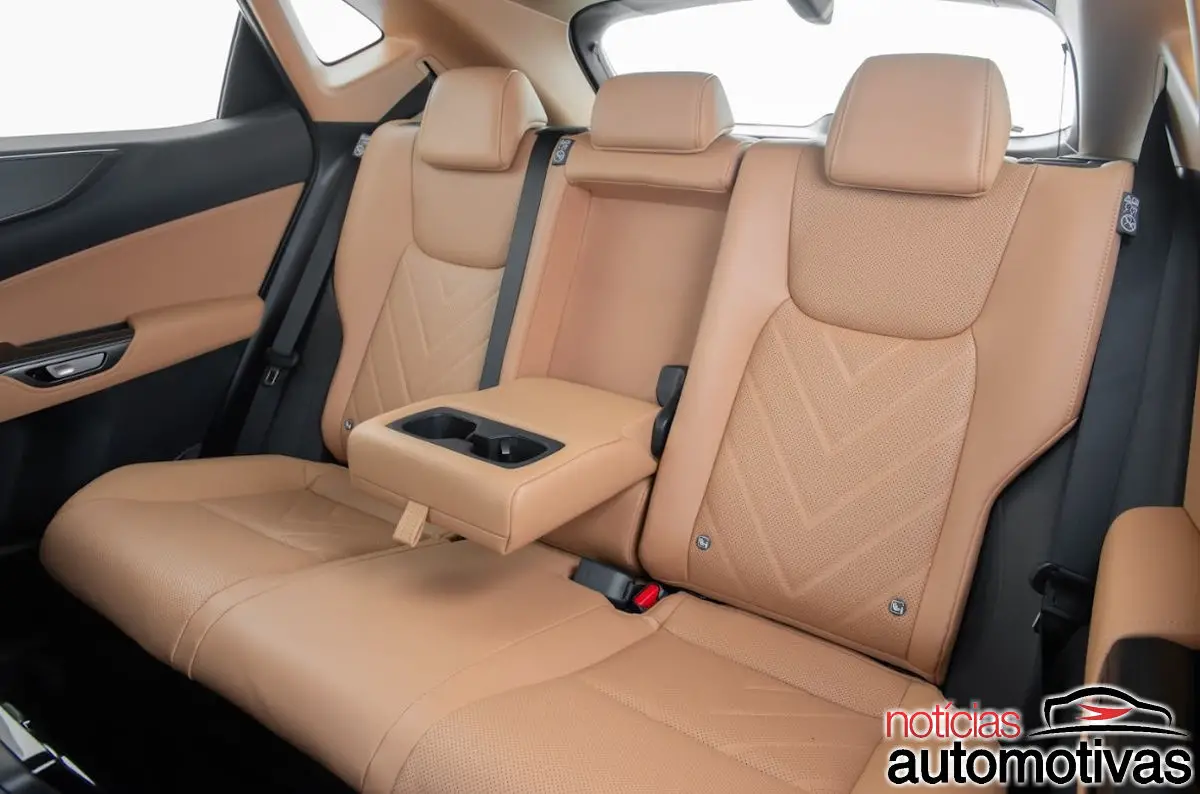 lexus nx 450h+ 5