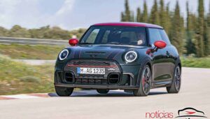 Brinquedo, MINI John Cooper Works 2022 chega por R$ 269.990 