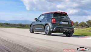 Brinquedo, MINI John Cooper Works 2022 chega por R$ 269.990 