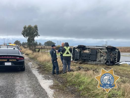 minivan com criança ao volante