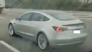 Tesla Model 3: motorista dorme ao volante na Imigrantes (vídeo) 