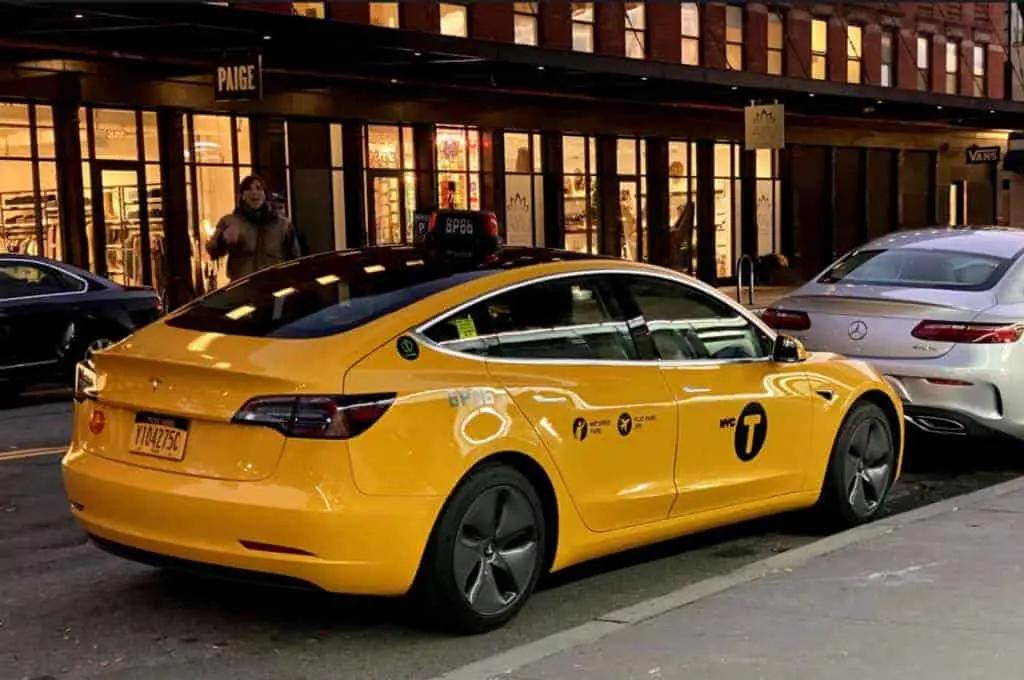 Tesla Model 3 começa a ganhar espaço como táxi de Nova Iorque 