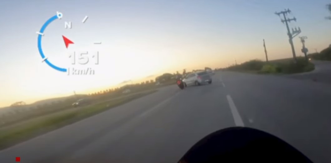 VÍDEO: Motociclista bate em carro a quase 200 km/h no Ceará
