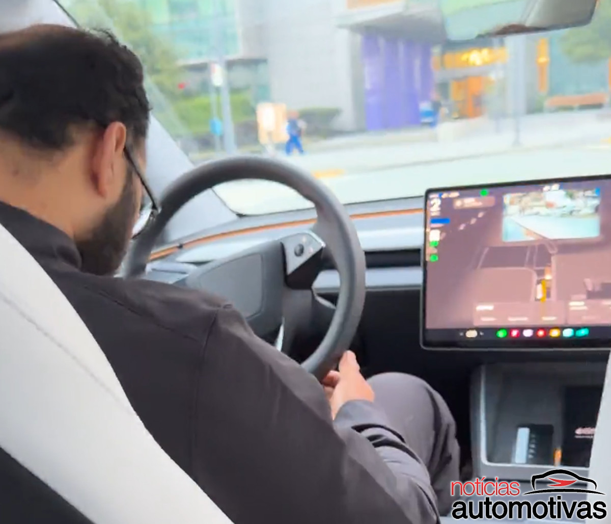 motorista tesla robotaxi dormindo (2)