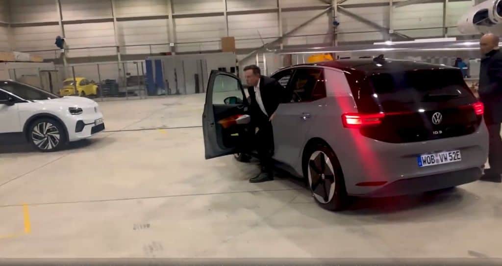 Tesla: Volkswagen divulga vídeo com "test drive" de Elon Musk no ID.3 