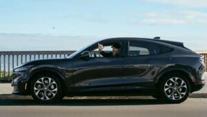 mustang mach e 400 000 km (1)