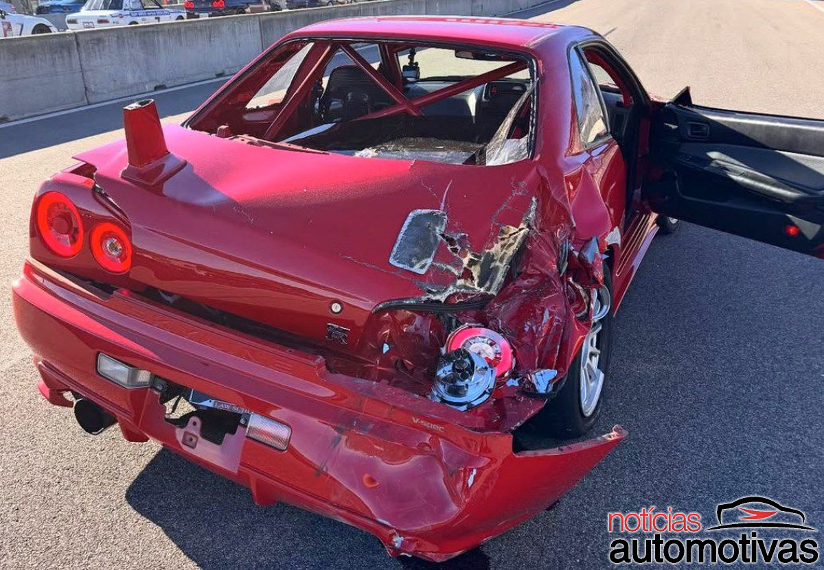 Clássicos Nissan Skyline GT-R são destruídos por empilhadeira de autódromo e donos processam o lugar