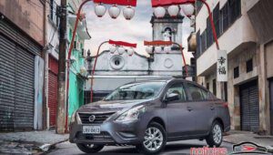 Avaliação: Nissan Versa 1.0 oferece bom espaço e porta-malas espaçoso 