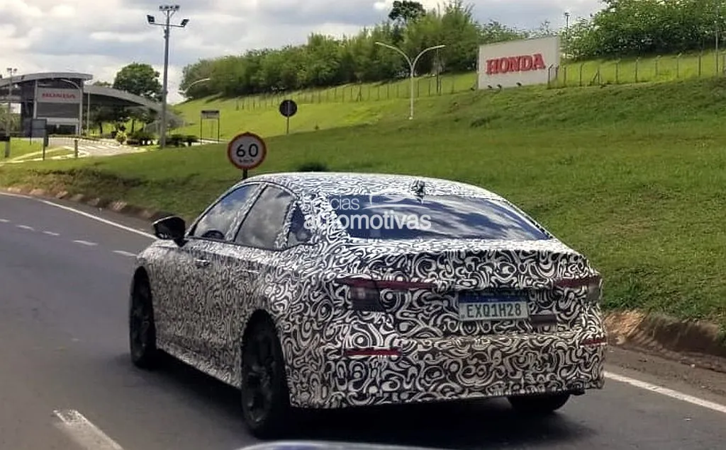 Novo Honda Civic 2022 é flagrado em testes no Brasil 