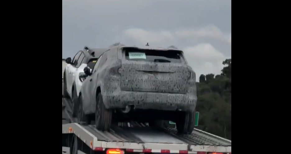 Flagra: Novo Renault Duster é visto em rodovia do Brasil