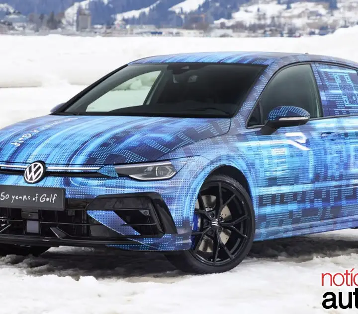 Novo Volkswagen Golf R 2025 aparece em teaser e pode vir ao Brasil