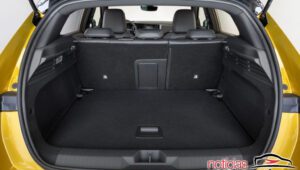 opel-astra-2022-18-300x170 Novo Astra: Opel revela novas imagens do médio alemão