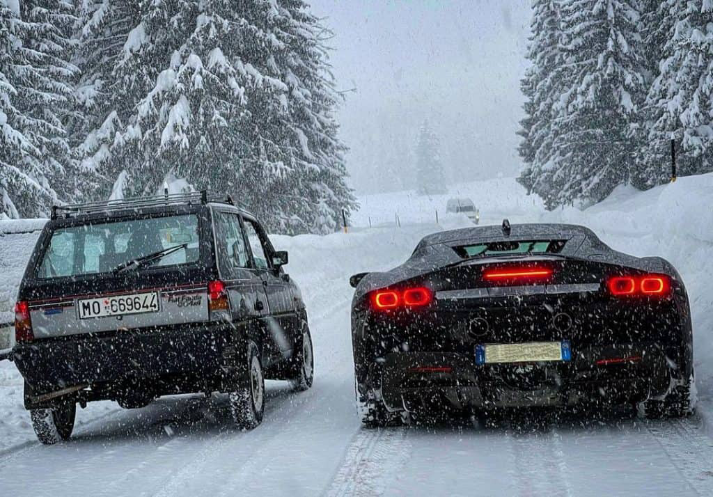 VÍDEO: Davi x Golias - Fiat Panda 4x4 enfrenta Ferrari SF90 na neve 