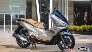 Honda PCX 2022 atualiza visual e parte de R$ 13.510 