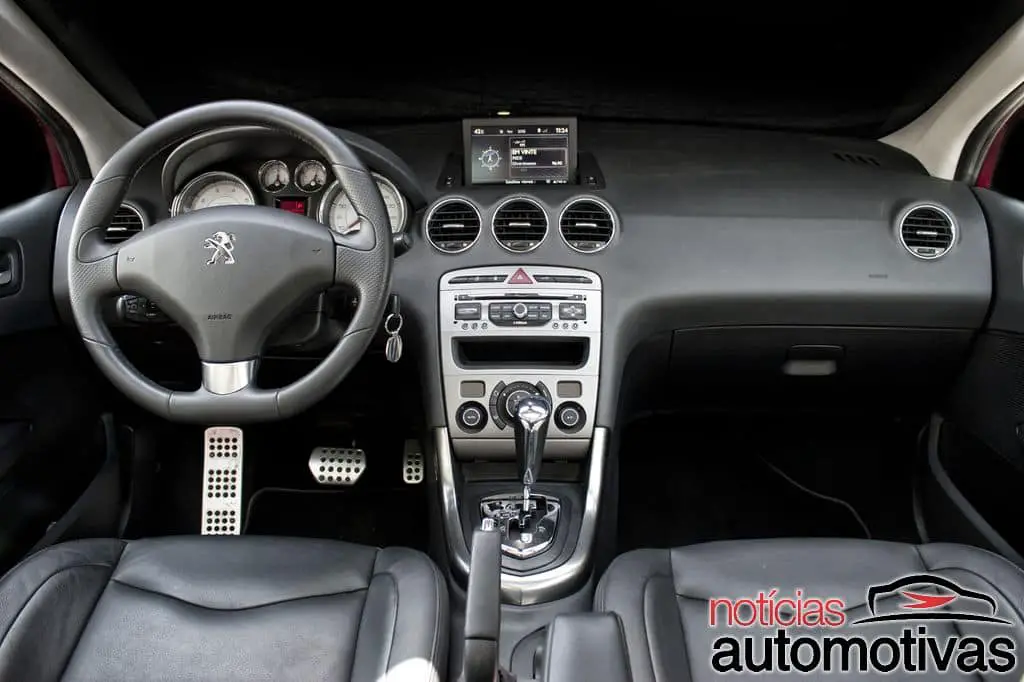 Peugeot 308: motor, manutenção, consumo, desempenho, equipamento 