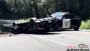 policia empurra lamborghini (1)