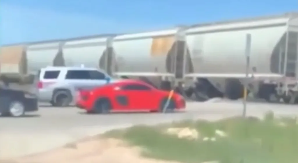 policial-trem-1 VÍDEO: Policial apressado se esquece do outro trem