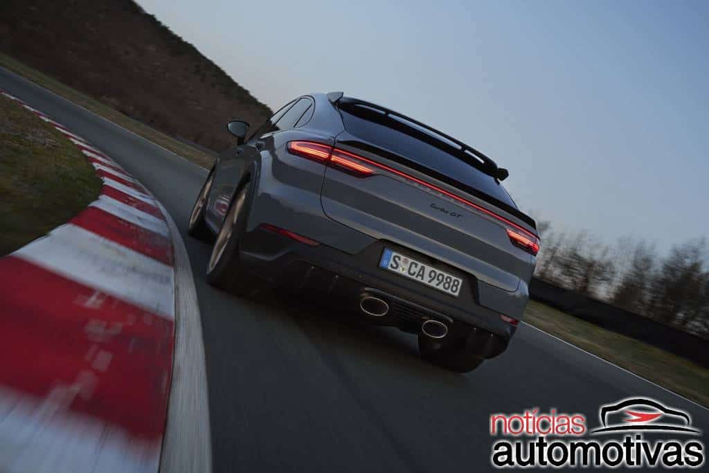 Porsche Cayenne Turbo GT "voa" até 100 km/h em 3,3 segundos! 