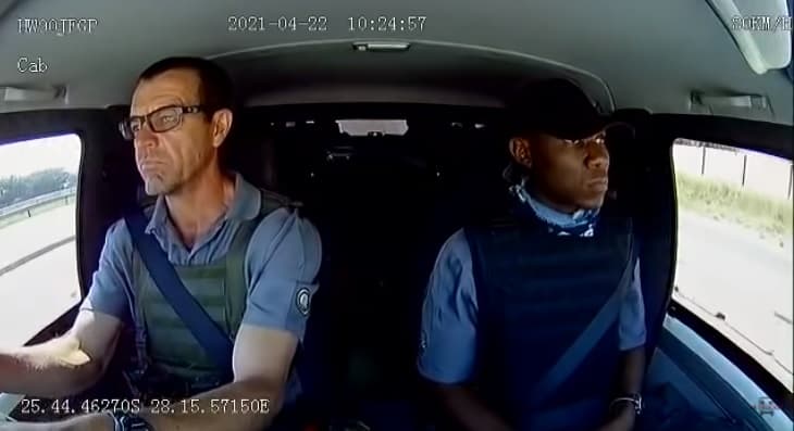 pretoria VÍDEO: Motorista de carro blindado mostra perícia ante bandidos