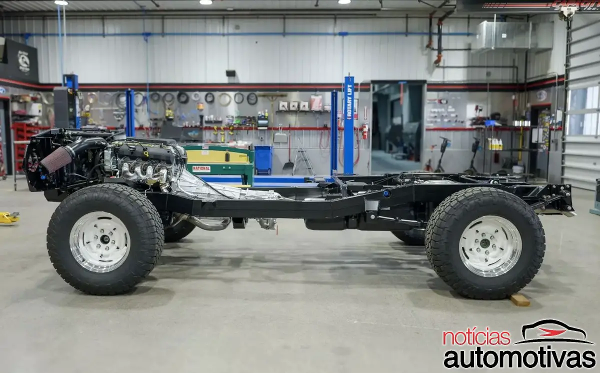 Tem doido pra tudo: Veja porque pagaram 100.000 dólares nesse chassi com motor, uma estrutura que nem carro completo é