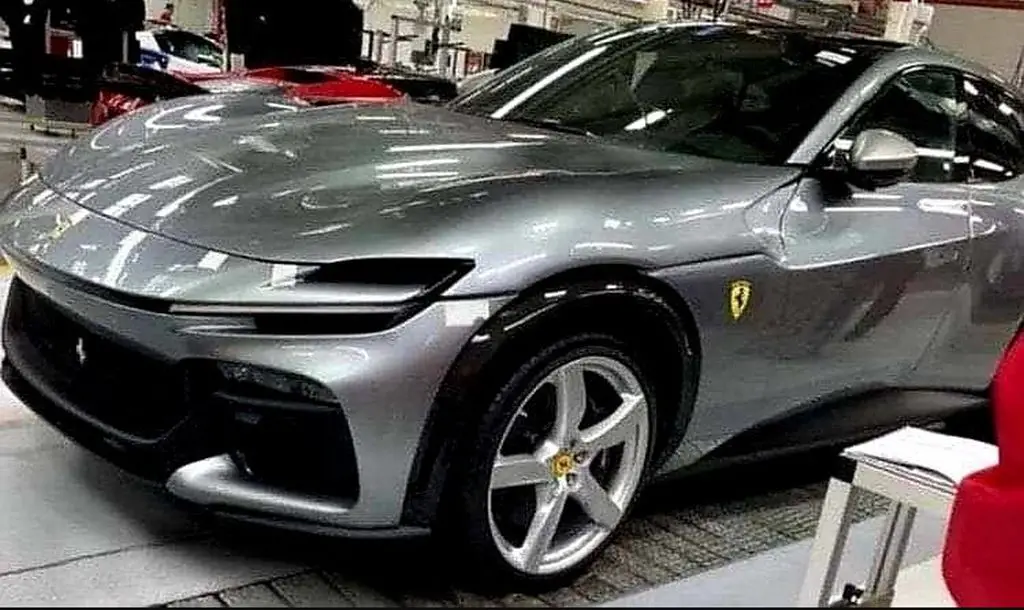 Ferrari Purosangue aparece temprano en Italia