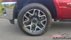 ram 1500 laramie avaliação na (11)