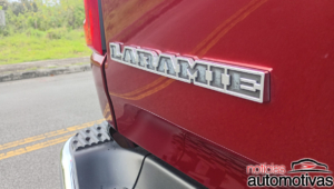 ram 1500 laramie avaliação na (14)