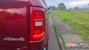 ram 1500 laramie avaliação na (15)