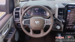 ram 1500 laramie avaliação na (28)
