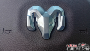 ram 1500 laramie avaliação na (39)