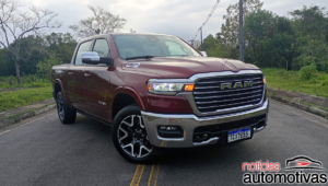 ram 1500 laramie avaliação na (48)