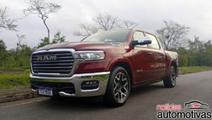 ram 1500 laramie avaliação na (8)