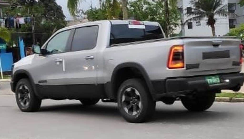 RAM 1500 Rebel é flagrada rodando em testes no Brasil 