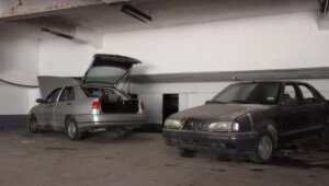 renault-concessionaria-abandonada-3-300x170 Bélgica: revenda Renault abandonada guarda um mistério (vídeo)