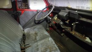 renault-concessionaria-abandonada-6-300x170 Bélgica: revenda Renault abandonada guarda um mistério (vídeo)