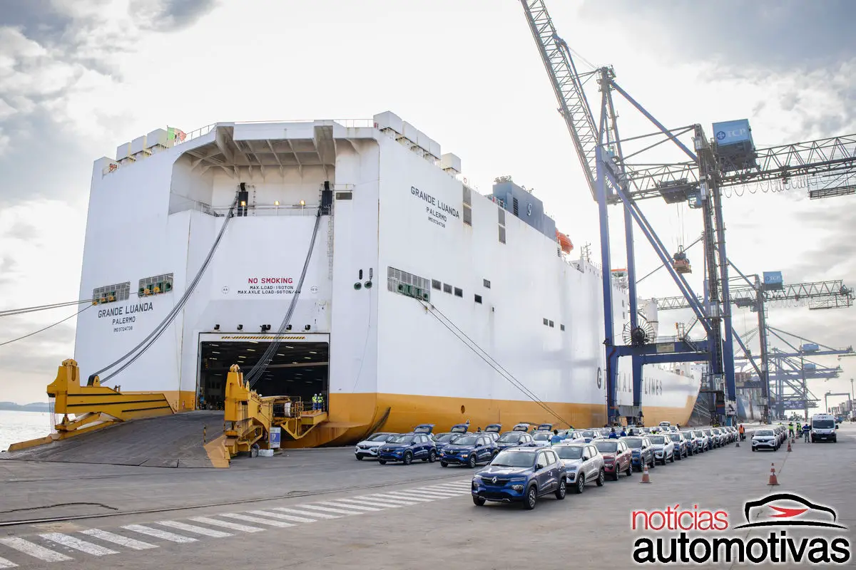 Estudo diz que carros presos nos portos podem reduzir em 5% a economia do país