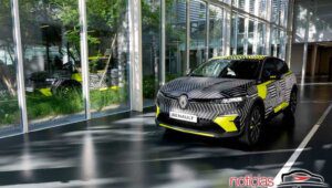 Renault Megane E-Tech tem imagens reveladas e alcance de 450 km 